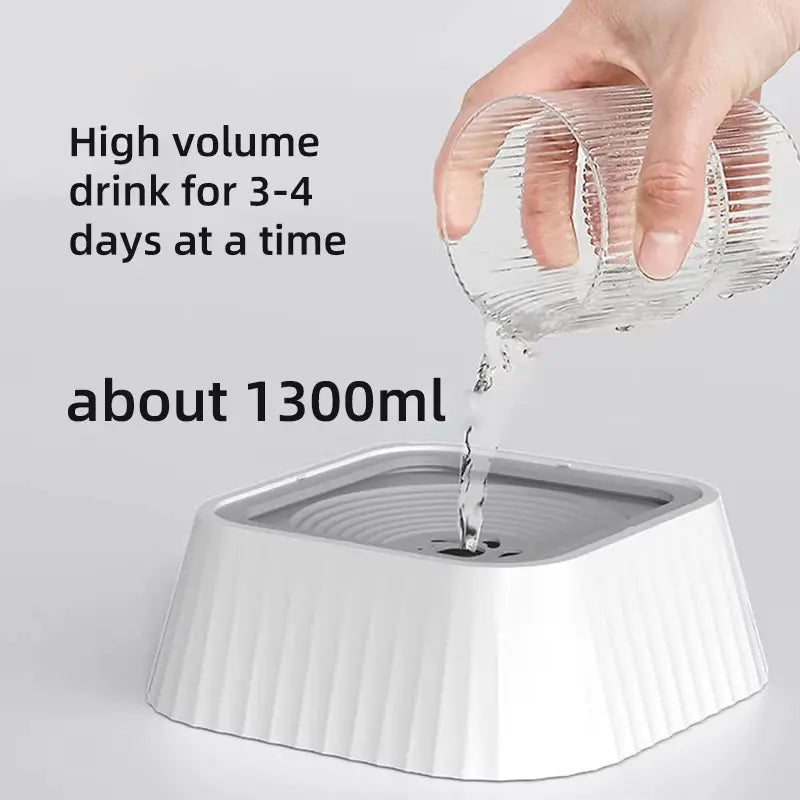 1 Piece of Spill-Proof Water Bowl for Pets - Designed for Cats and Dogs with Non-Slip Base and Floating Feature